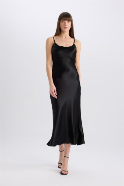 Платье-макси облегающее без рукавов из атласа с вырезом декольте