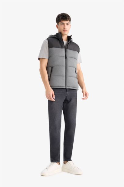 Gilet slim fit matelassé à capuche et fermeture zip