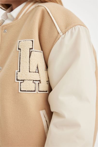 جاكيت بومبر بناتي بجيب وسوسته وياقة كوليج