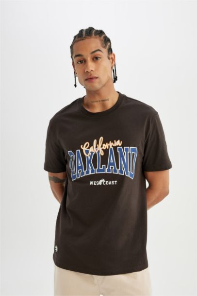 تيشيرت نص ردن مطبوع بياخة مستديرة وقصة عادية