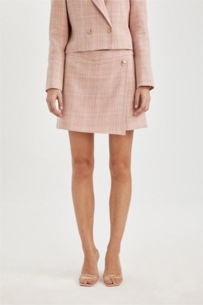 جيب شورت قصة عادية وخصر عالي