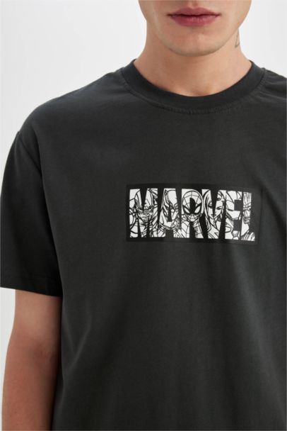 T-Shirt coupe régulière à Manches Courtes avec Logo Marvel