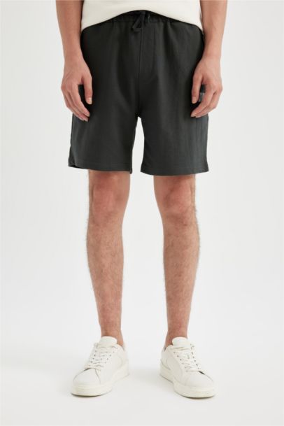 شورت عادي بقصة عادية