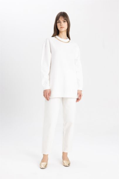 سويت تونيك بطبعة شعار قصة عادية برقبة مستديرة