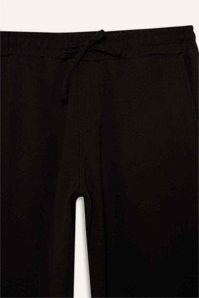 بنطلون قصة عادية وورجل عادية