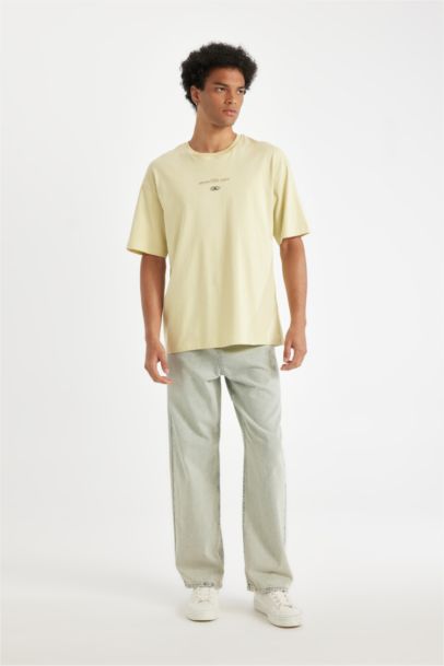 %100 Pamuk Comfort Regular Fit Rahat Kesim Bisiklet Yaka Sırt Baskılı Kısa Kollu Tişört