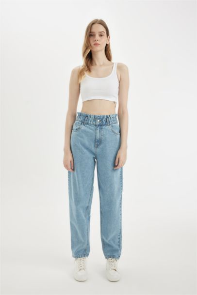 Jean paperbag taille haute à jambes courtes  à effet délavé