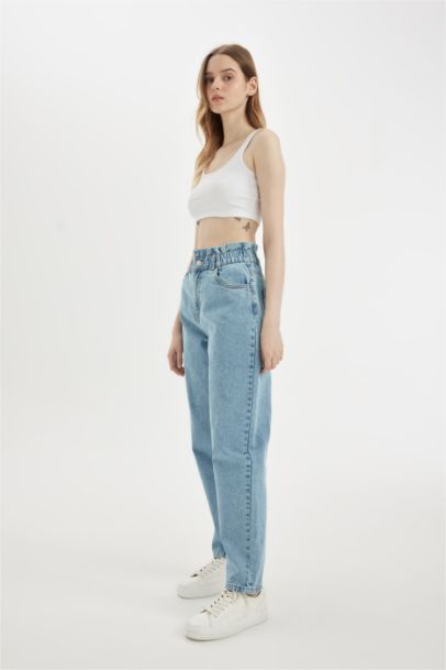 Jean paperbag taille haute à jambes courtes  à effet délavé