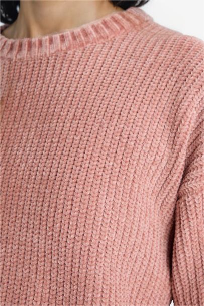 Pull en fil chenille à col rond Coupe régulière
