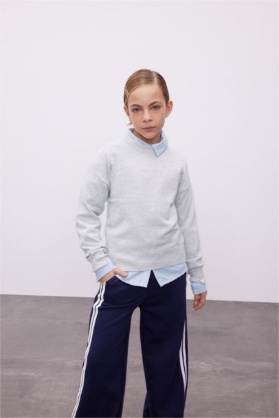 بلوفر تريكو بيزك بناتي قصة عادية برقبة مستديرة ميلانج رمادي فاتح