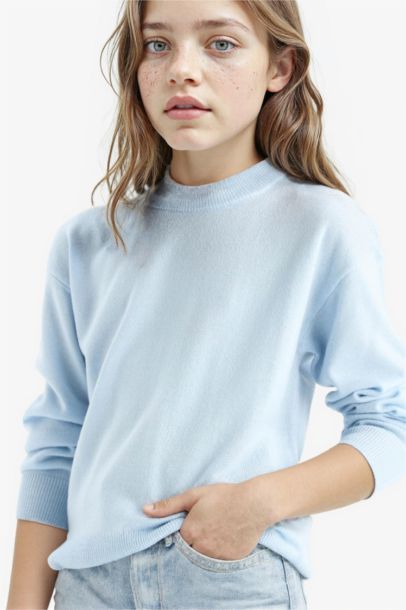 Girl Standard Fit Crew Neck Knit Pullover