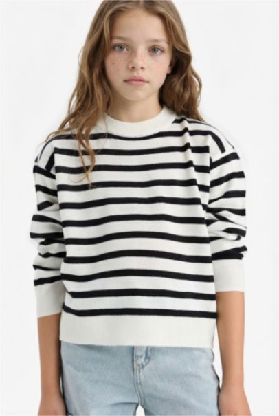 Girl Standard Fit Crew Neck Pullover