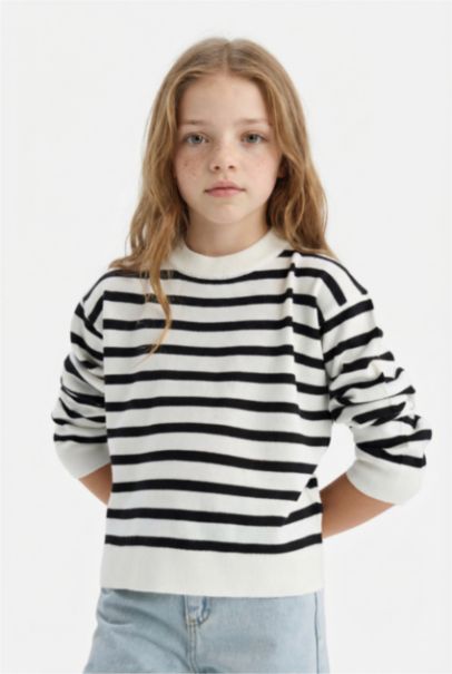 Girl Standard Fit Crew Neck Pullover