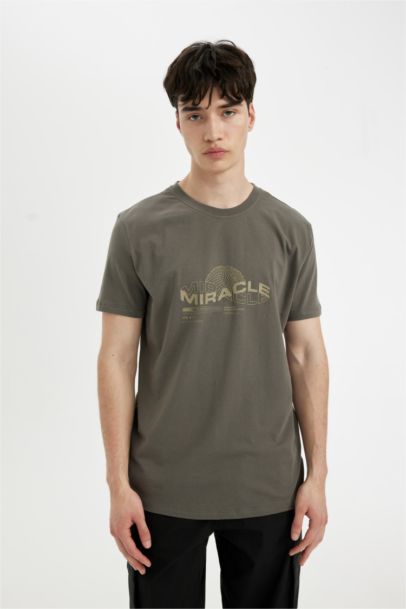 تيشيرت سليم فيت مطبوع برقبة مستديرة