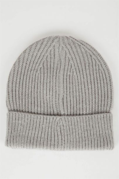 Kadın Şehir Temalı Dokuma Etiketli Bere