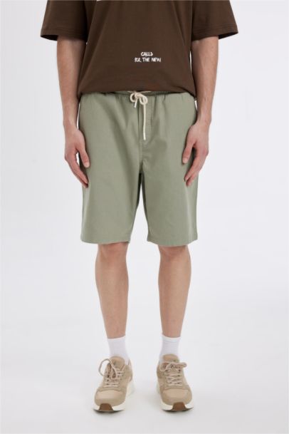 شورت أخضر قصة عادية