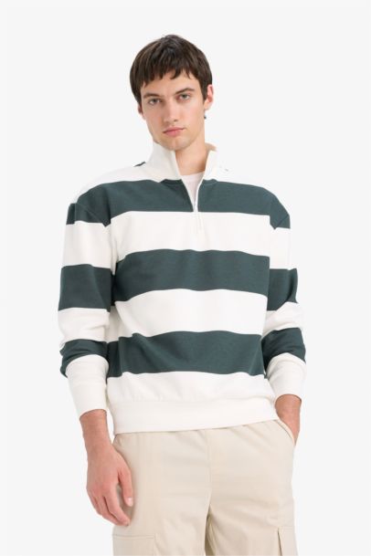 سويت شيرت مخطط أوفر سايز برقبة عالية