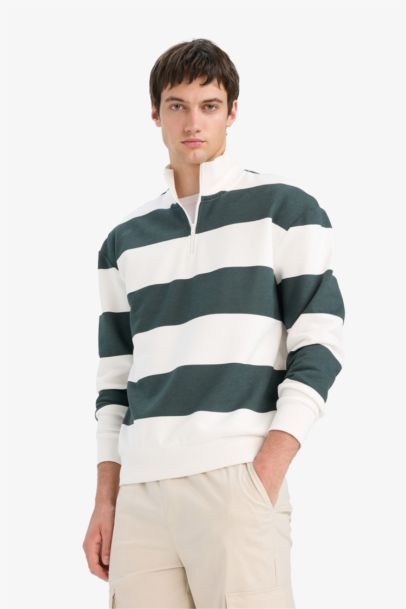 سويت شيرت مخطط أوفر سايز برقبة عالية