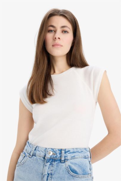 تيشيرت نص ردن سادة مضلع سليم فيت بياخة مستديرة