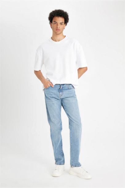 Джинсы Straight Fit прямого кроя со средней талией