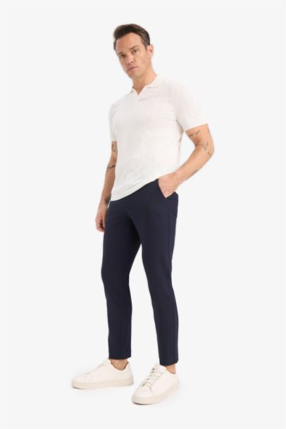 Брюки Tailored Fit с прямыми штанинами, которые тянутся в любом направлении