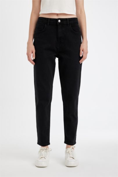 Jean Mom taille haute Coupe confortable légèrement ajusté