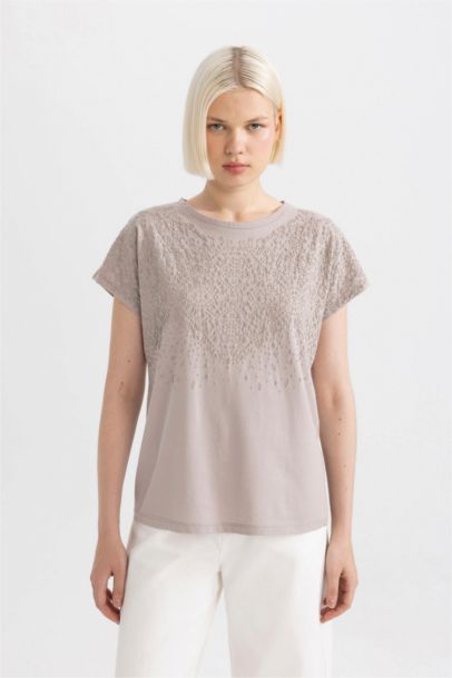 تيشيرت نص كم برقبة مستديرة