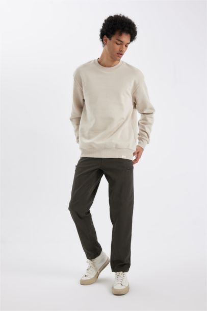 Брюки стандартного кроя с карманами карго