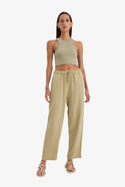 Pantalon en lin à taille haute et jambes courtes avec poches