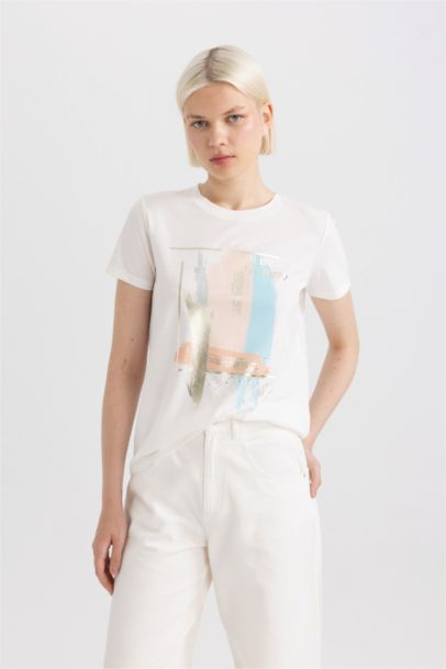 تيشيرت نص كم مطبوع برقبة مستديرة وقصة عادية