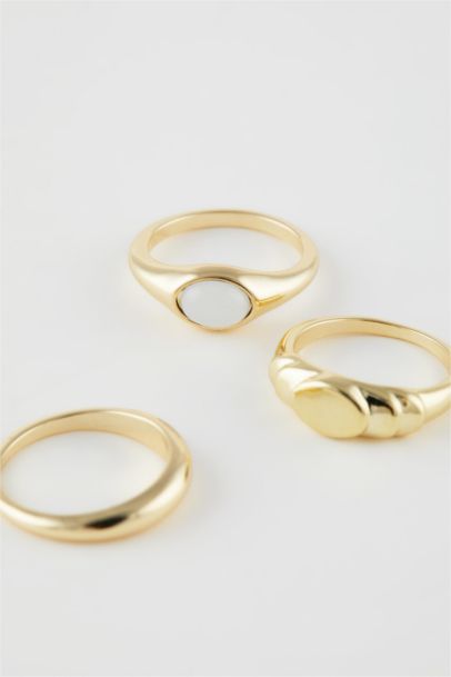 Woman 3 Piece Gold Rings