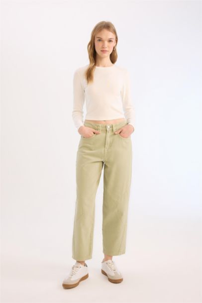 Fitted Crew Neck Ribbon Basic White T-Shirt