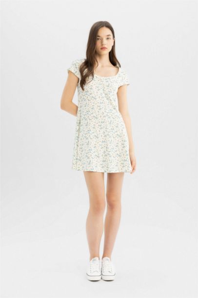 Mini Robe en Jersey fleurie à Manches Courtes