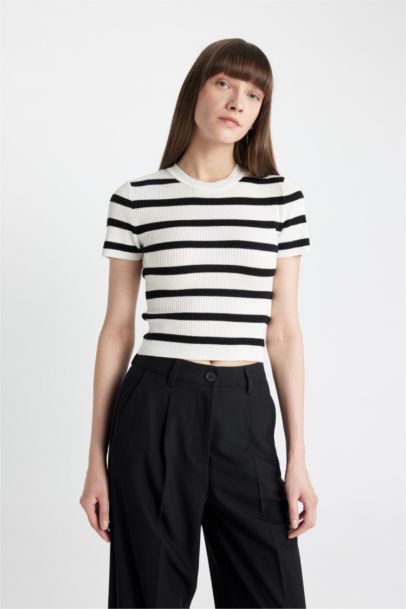 Pull en tricot court rayé à col rond pour Femme