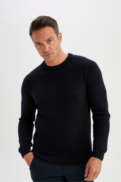 Standart Fit Normal Kesim Bisiklet Yaka Dokulu Triko Kazak