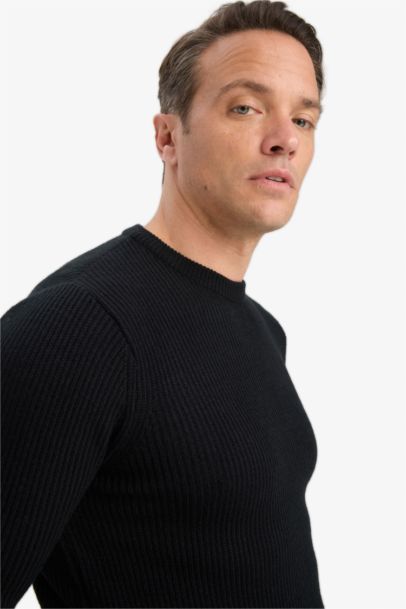 Standart Fit Normal Kesim Bisiklet Yaka Dokulu Triko Kazak