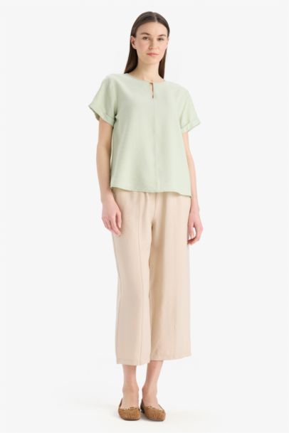 بلوزة نص كم قصة عادية برقبة مستديرة