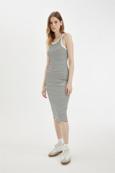 فستان ميدي مخطط مضلع بوديكون بياخة هالتر