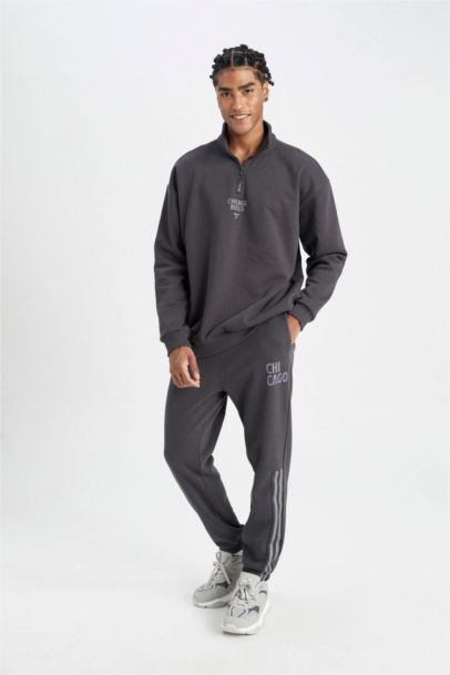 Standard Fit Straight Leg Sweatpants