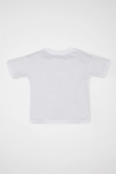 تيشيرت ولادي بطبعة شعار قصة عادية