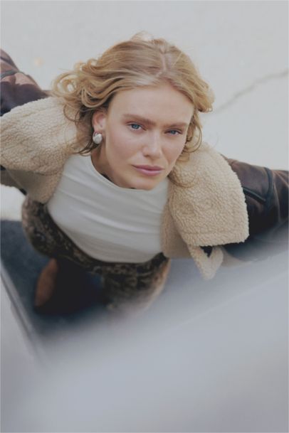 Relax Fit Pelüş Astarlı Mont Kruvaze Yaka Fermuarlı Kemerli