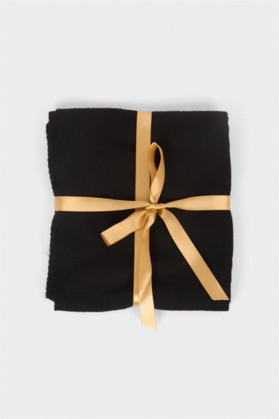 Kadın Yılbaşı Temalı Dokuma Atkı