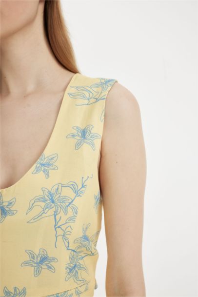 Slim Fit V-Neck Linen Blended Vest