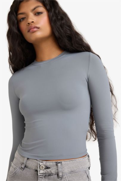 تيشيرت ردن طويل مضلع مخصر بياخة مستديرة