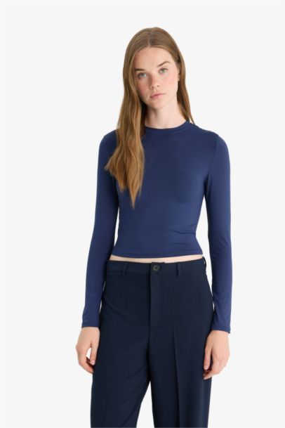 Fitted Crew Neck Long Sleeve T-Shirt