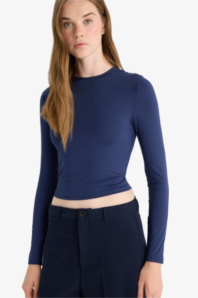 Fitted Crew Neck Long Sleeve T-Shirt