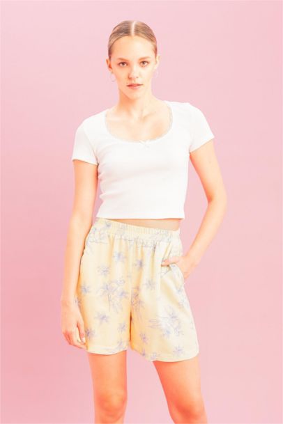 شورت قصة عادية فلورال بجيب مزدوج