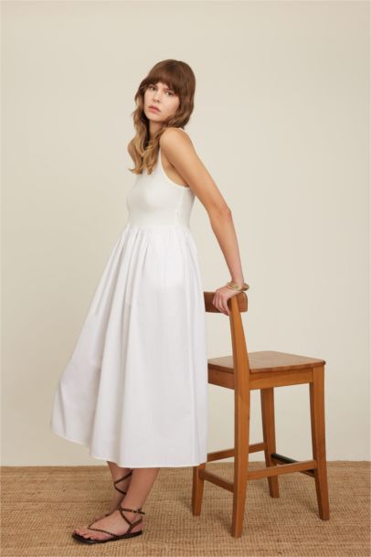 Платье макси с круглым вырезом