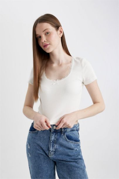 Fitted U Neck Short Sleeveless T-Shirt