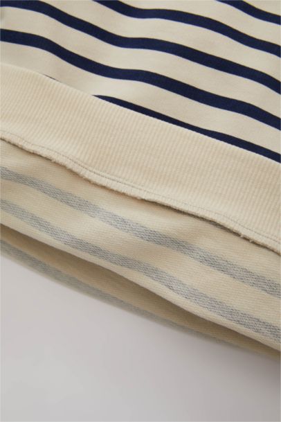 سويت شيرت مخطط قصة عادية برقبة مستديرة ببطانة ناعمة